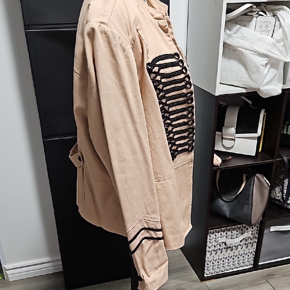 Chic Beige Military Style Jacket - Picture 2 of 7